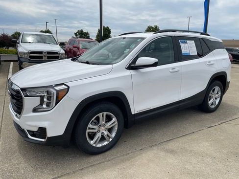 Certified 2022 GMC Terrain SLE w/ Driver Convenience Package AWD/4WD image 2