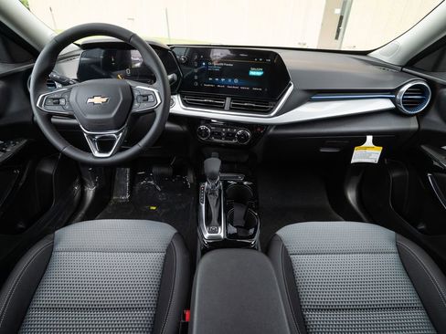 New 2025 Chevrolet Trax LT w/ Driver Confidence Package image 12