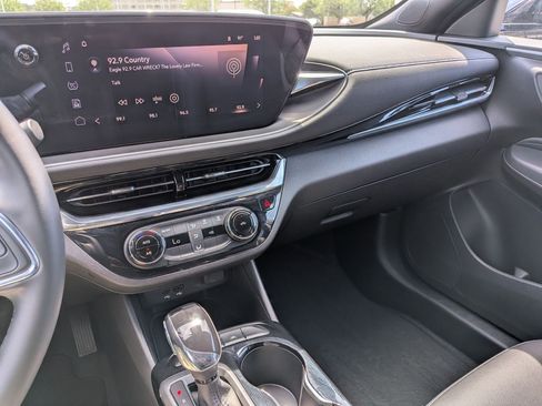 Used 2025 Buick Envista Sport Touring image 22