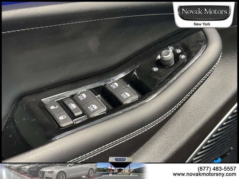 Used 2022 Jeep Grand Cherokee L Overland w/ Luxury Tech Group IV AWD/4WD image 15