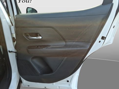 Certified 2025 Nissan Kicks SV AWD/4WD image 24