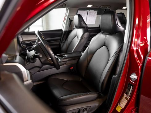 Certified 2024 Toyota Grand Highlander AWD image 9