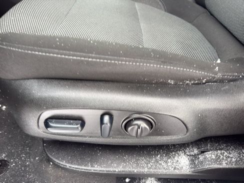 Used 2023 Chevrolet Traverse LT image 16