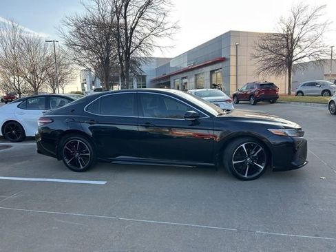 Used 2018 Toyota Camry XSE image 2