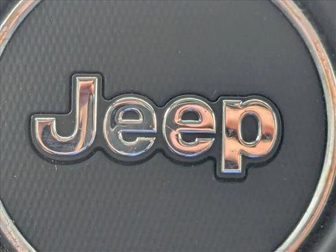 Used 2020 Jeep Wrangler Unlimited Sahara image 13