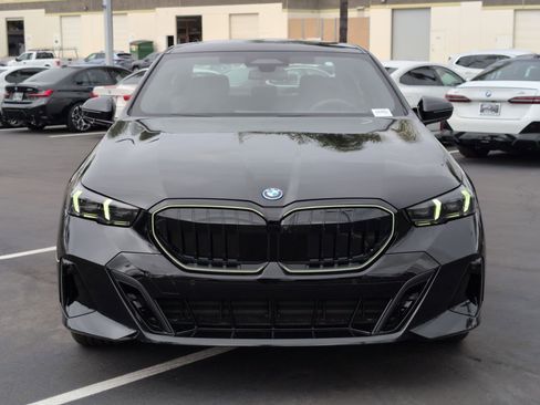 New 2026 BMW 550e xDrive AWD/4WD image 3