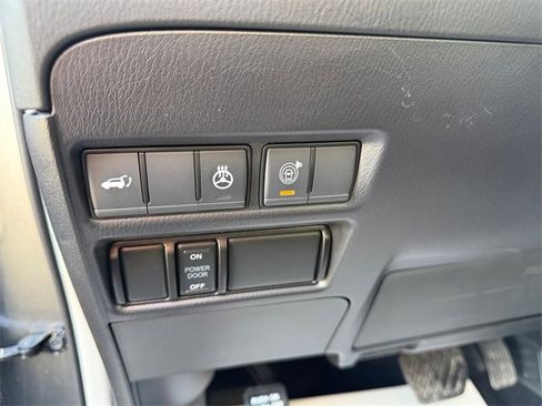 Used 2024 Nissan Armada Platinum image 29