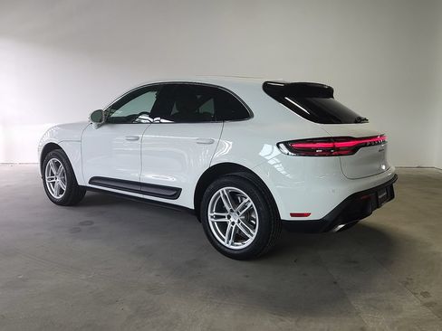 Certified 2026 Porsche Macan AWD/4WD image 3