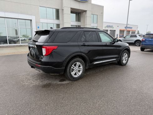 Used 2021 Ford Explorer XLT w/ Equipment Group 202A AWD/4WD image 5