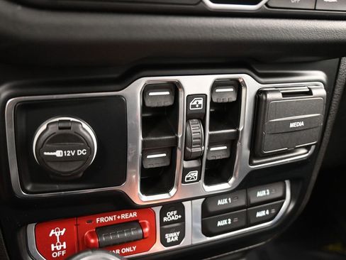 Used 2024 Jeep Wrangler Unlimited Rubicon 4xe image 25