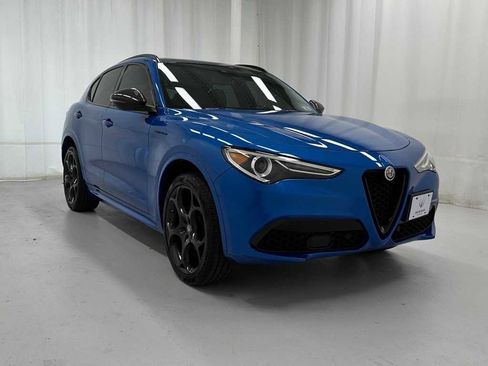 Used 2023 Alfa Romeo Stelvio Estrema image 2