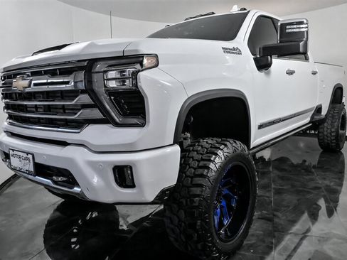 Used 2024 Chevrolet Silverado 3500 High Country w/ High Country Premium Package AWD/4WD image 5