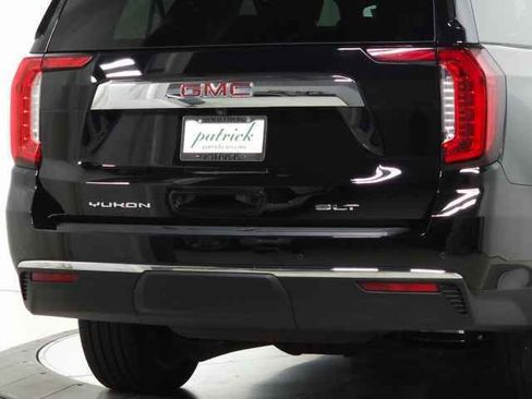Used 2022 GMC Yukon XL SLT w/ SLT Premium Package image 13