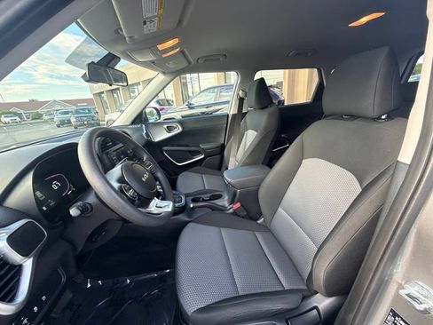 Used 2023 Kia Soul LX FWD image 17