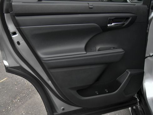 Used 2022 Toyota Highlander XSE image 34