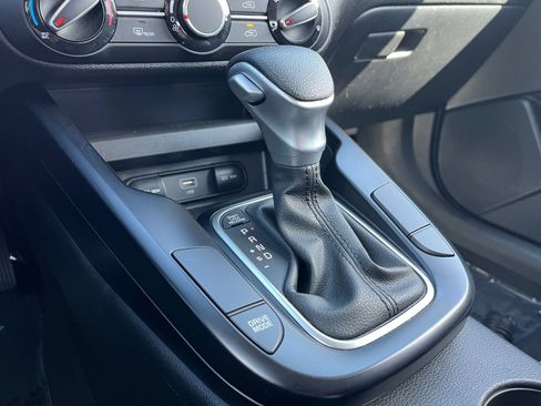 Used 2025 Kia Soul LX w/ LX Technology Package FWD image 41