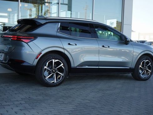 New 2025 Chevrolet Equinox EV LT image 9