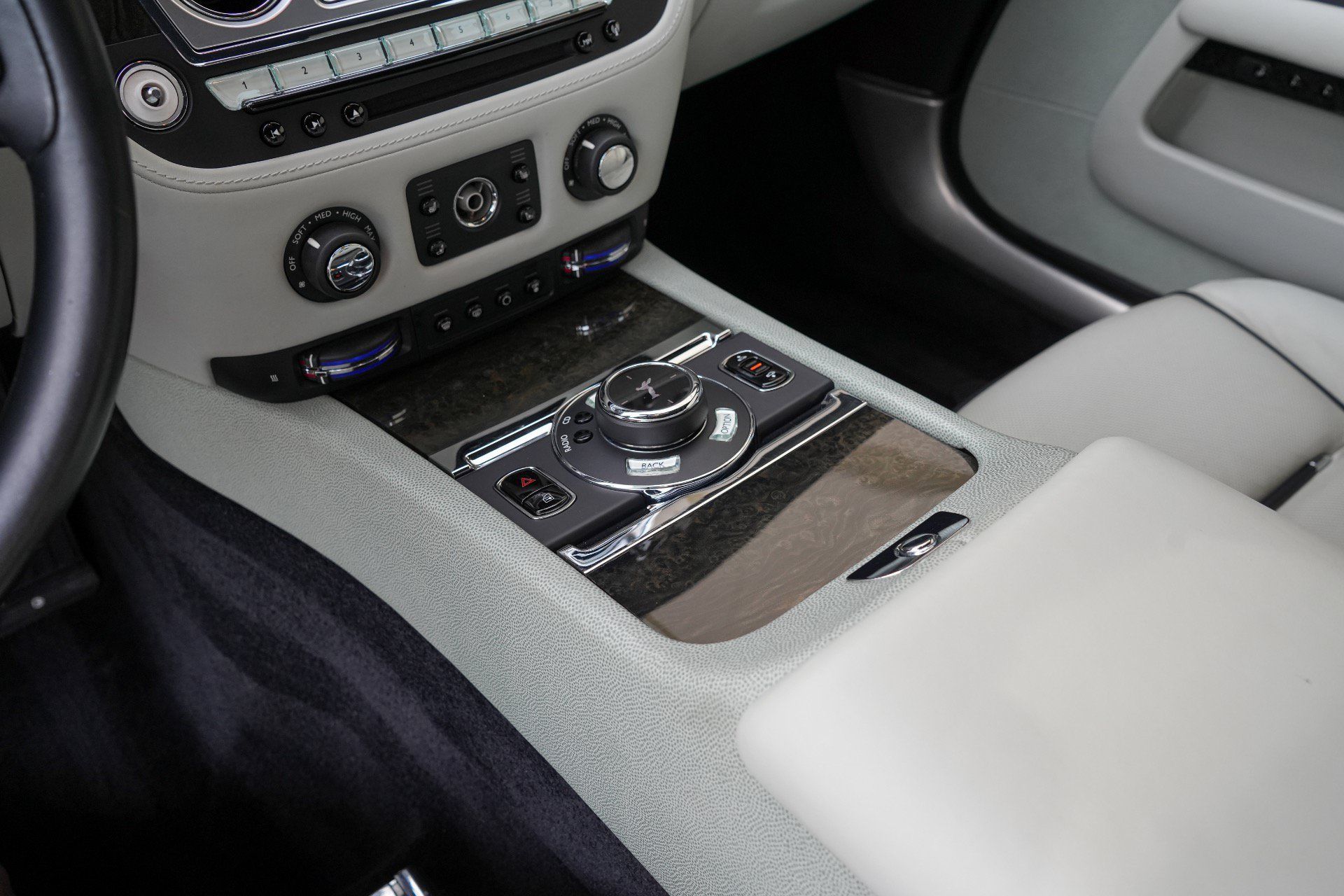 Used 2015 Rolls-Royce Wraith RWD image 21