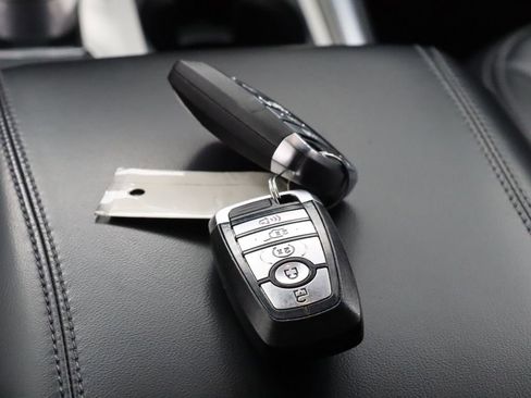 Used 2022 Ford Explorer XLT w/ Equipment Group 202A AWD/4WD image 20