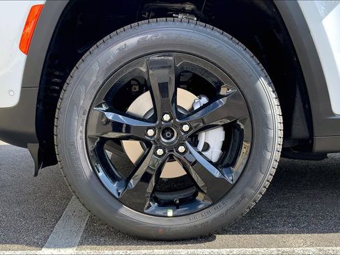 New 2025 Jeep Grand Cherokee Limited w/ Luxury Tech Group II image 5