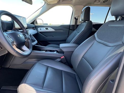 Used 2026 Ford Explorer Active w/ Active Comfort Package AWD/4WD image 12