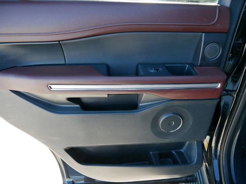 Used 2022 Ford Expedition Limited image 13
