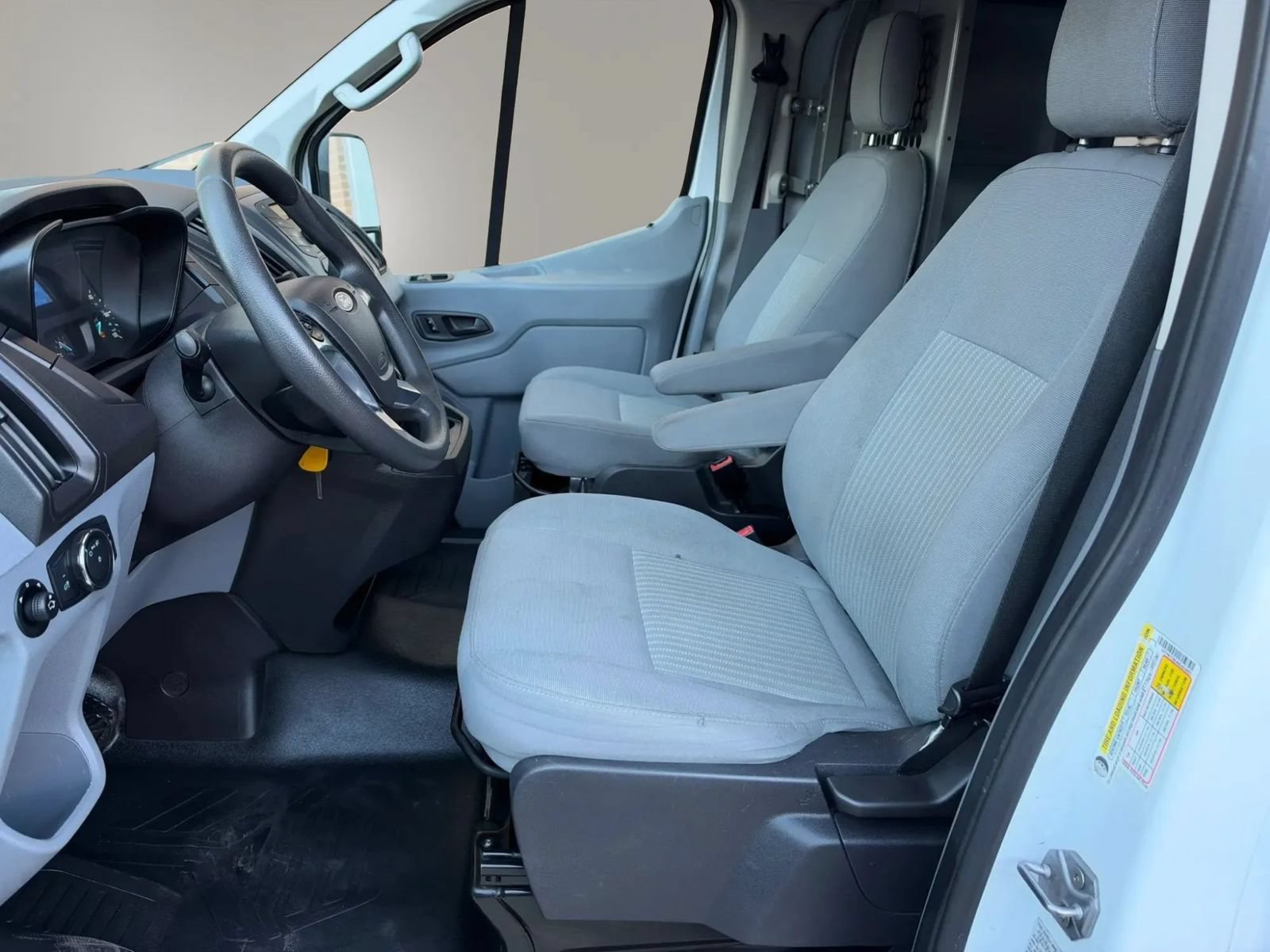 Used 2019 Ford Transit 250 130 Low Roof RWD image 3