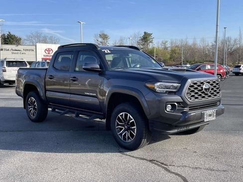 Used 2022 Toyota Tacoma TRD Sport w/ Technology Package image 7