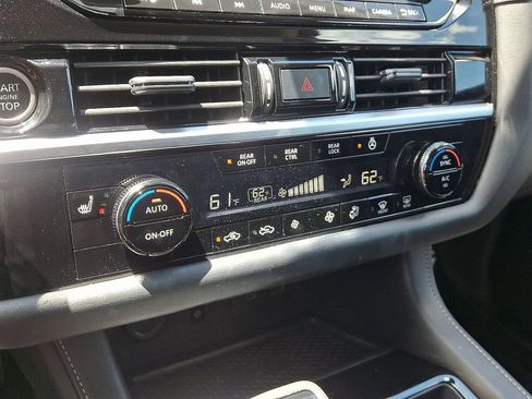Used 2024 Nissan Pathfinder SL AWD/4WD image 17