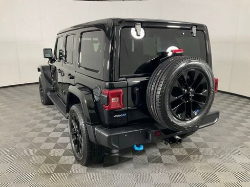 Used 2022 Jeep Wrangler Unlimited Sahara w/ Cold Weather Group AWD/4WD image 4