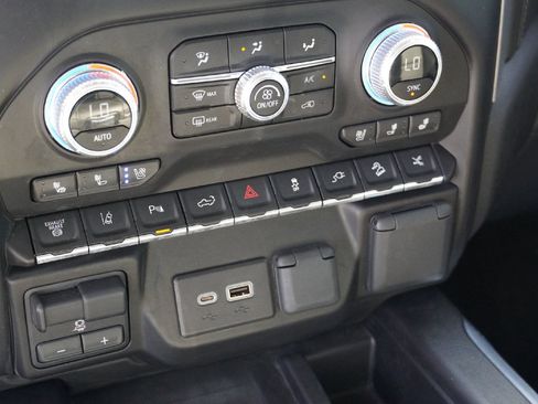 Used 2023 GMC Sierra 2500 Denali w/ Denali Ultimate Package image 19