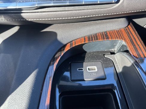 Used 2023 Cadillac Escalade ESV Premium Luxury image 31