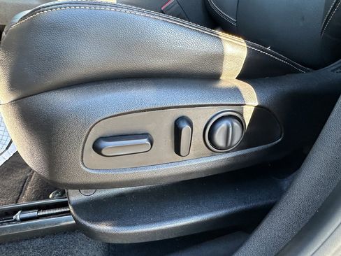 Used 2021 GMC Terrain SLT w/ Elevation Edition image 19