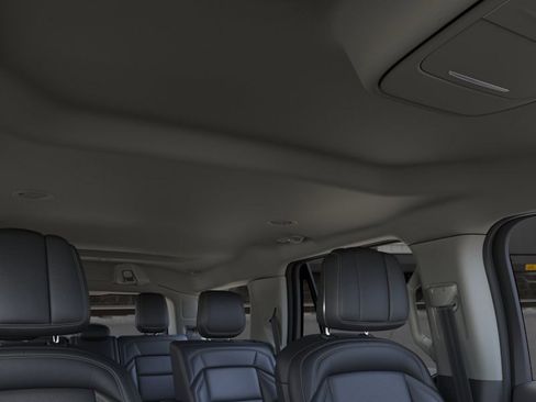 New 2026 Lincoln Navigator Premiere AWD/4WD image 22