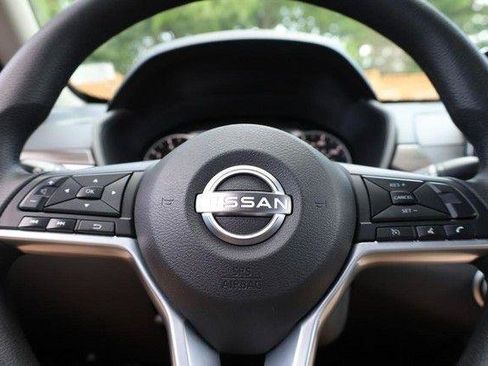 Used 2025 Nissan Altima 2.5 SV FWD image 9