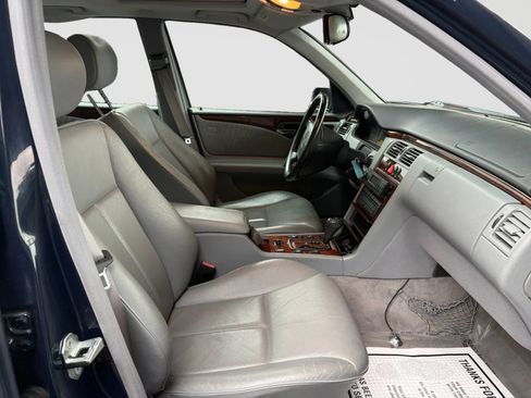 Used 1999 Mercedes-Benz E 320 Sedan image 20