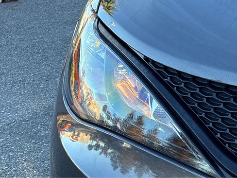 Used 2021 Chrysler Voyager L image 23