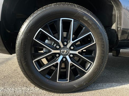 Used 2025 Lexus GX 550 w/ Accessory Package (2T) AWD/4WD image 55