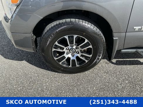 Used 2021 Nissan Titan SV w/ SV Convenience Package AWD/4WD image 11