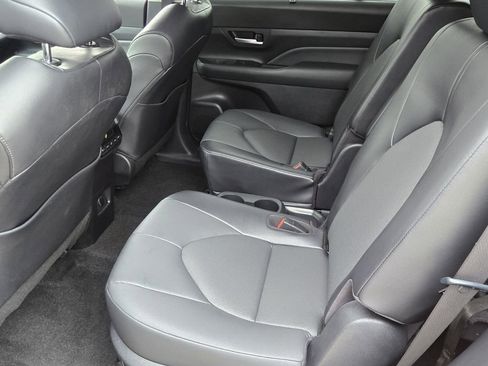 Used 2024 Toyota Grand Highlander AWD image 11