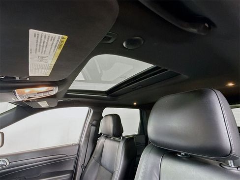 Used 2019 Jeep Grand Cherokee Altitude image 15