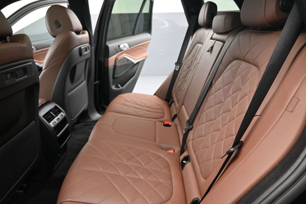 Used 2023 BMW X5 xDrive40i AWD/4WD image 17