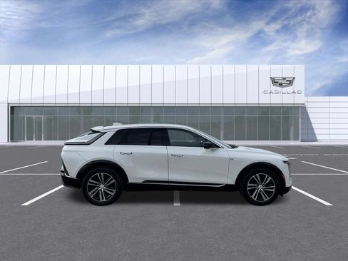 Certified 2024 Cadillac Lyriq Luxury AWD/4WD image 2