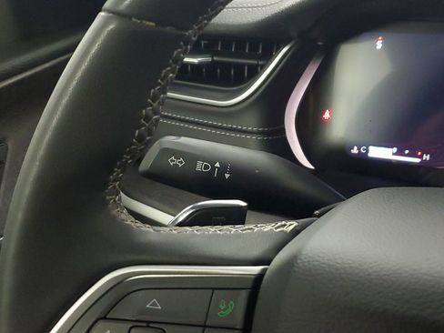 Used 2025 Jeep Grand Cherokee L Limited w/ Luxury Tech Group II image 18