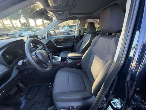 Used 2025 Toyota RAV4 XLE image 23