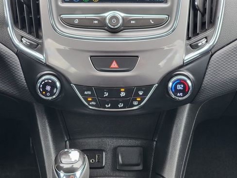 Used 2019 Chevrolet Cruze LT image 24