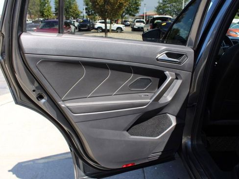 Used 2022 Volkswagen Tiguan SE R-Line image 27