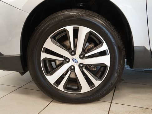 Used 2018 Subaru Outback 3.6R Limited AWD/4WD image 18