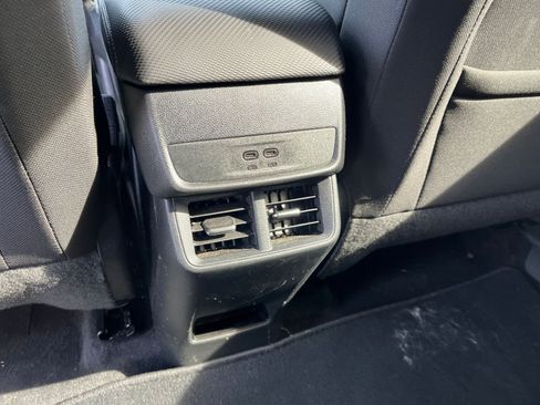 Used 2025 Chevrolet Equinox LT FWD image 23