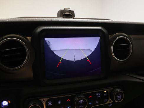 Used 2018 Jeep Wrangler Unlimited Rubicon w/ Dual Top Group AWD/4WD image 39